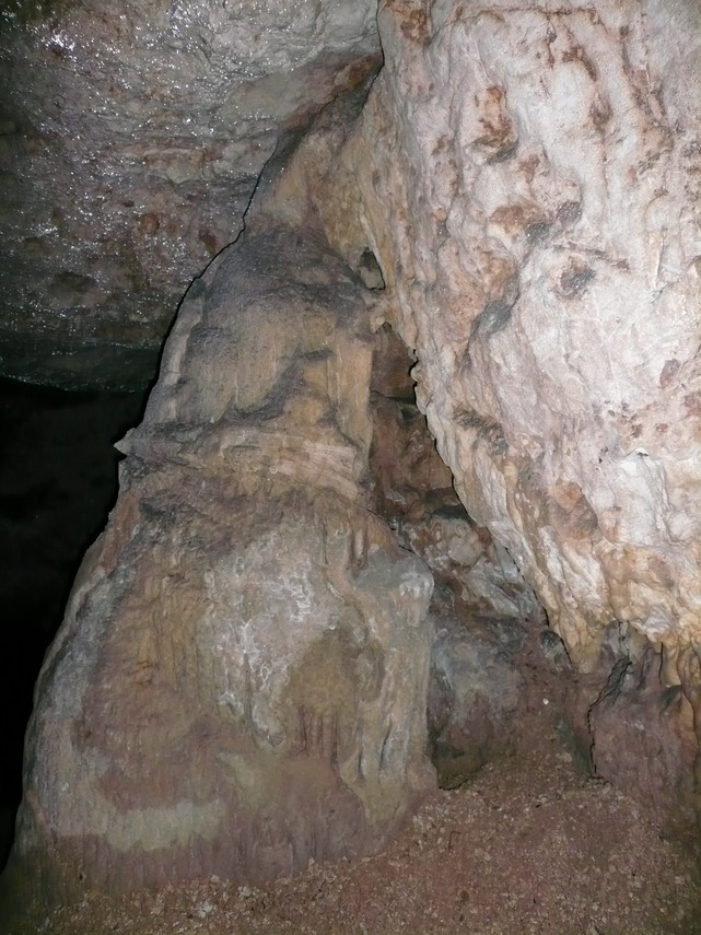 A questa grande stalattite hanno dato il nome di Vardian, guardiano