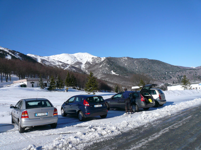 Partenza dell'escursione Colla di Casotto. Il giorno precedente sono caduti 10 cm di neve fresca