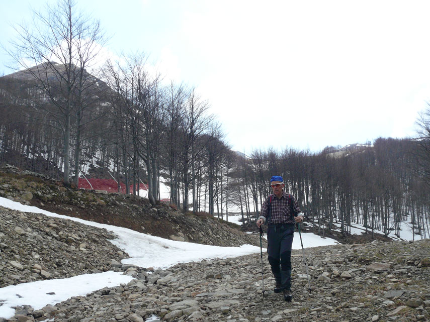 ...per scendere lungo le piste da sci fino a Prato Spilla