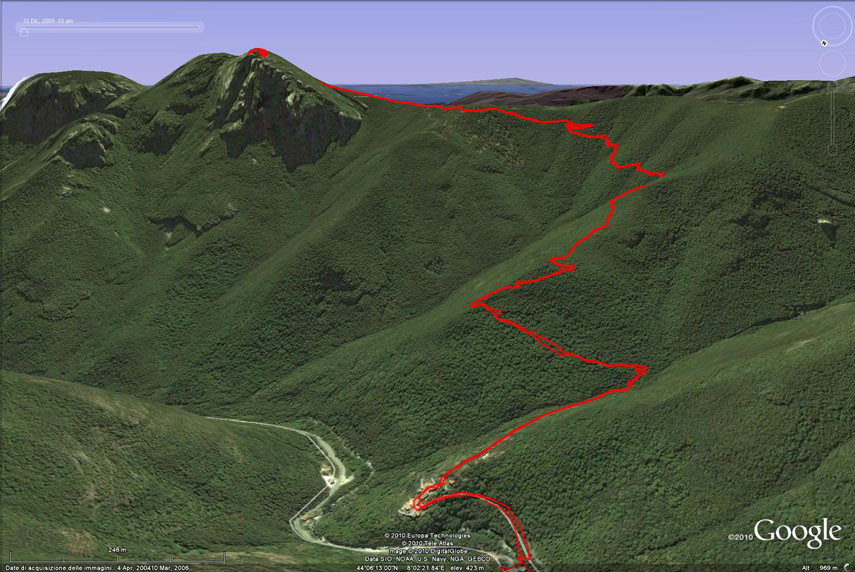 Il tracciato dell'escursione rilevato con il gps. L'itinerario seguito risale il boscoso versante nord del Monte Cucco fino alla Colla d'Onzo (che si apre tra la Valle Pennavaira e la Valle Arroscia). Dalla Colla d'Onzo si piega verso est ed in breve si raggiunge la vetta