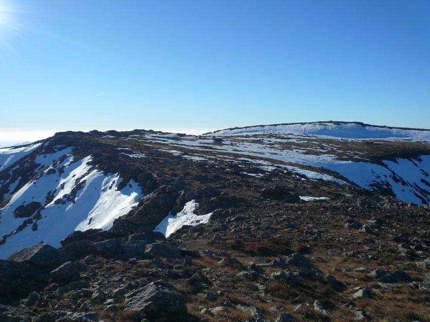 La massima elevazione dell'Aiona (in alto a destra) fotografata dalla cima nord