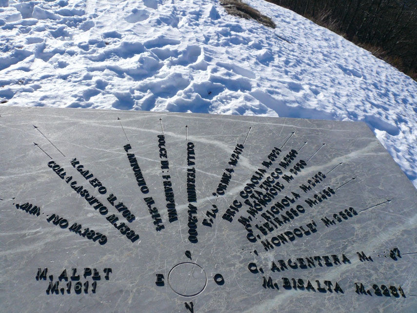 Le indicazioni delle cime principali che si possono vedere dall'Alpet