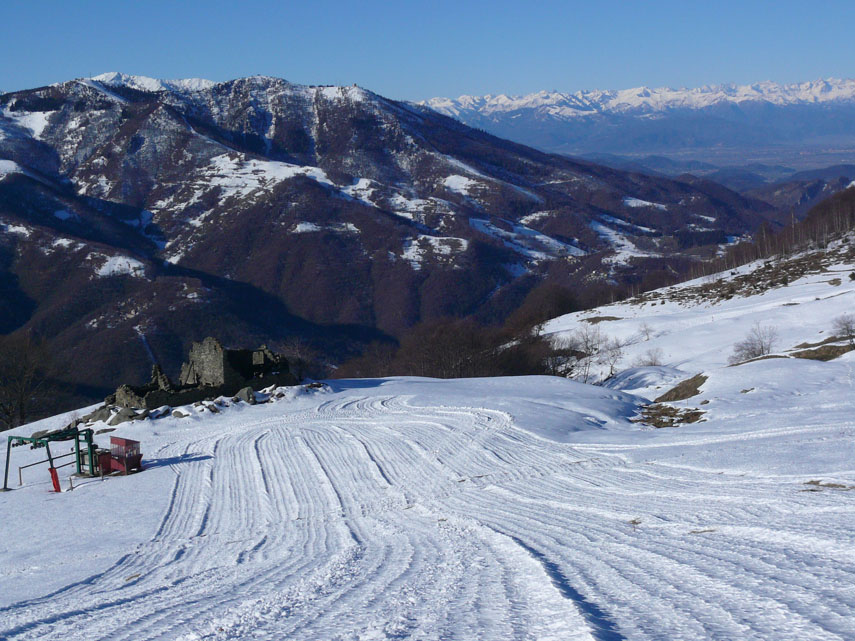 Al ritorno seguo la pista che porta allo skilift "Cronista" sul versante della Val Corsaglia