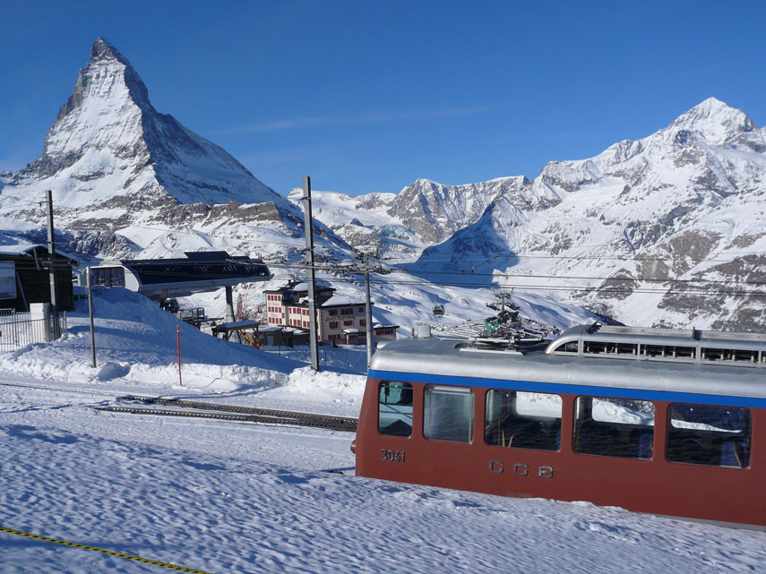 Eccomi al Riffelberg dove passa il trenino a cremagliera che da Zermatt sale all'Osservatorio del Gornergrat