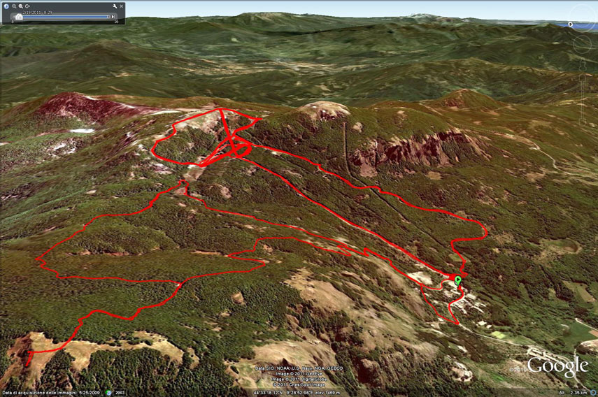 I tracciati della sciata (in alto) e dell'escursione al Monte Roncalla (in basso) rilevati con il gps