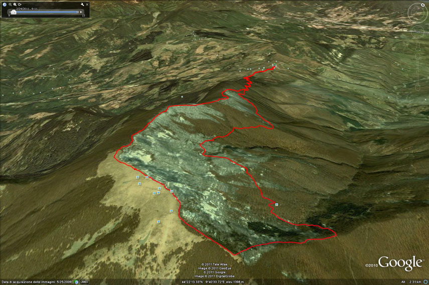 Il tracciato dell'escursione rilevato con il gps. La salita al Gottero e la discesa fino alla Foce dei Tre Confini sono identificabili con la traccia di sinistra. La traccia di destra visualizza invece l'itinerario del ritorno che si sviluppa a mezzacosta nel boscoso versante nord del Gottero