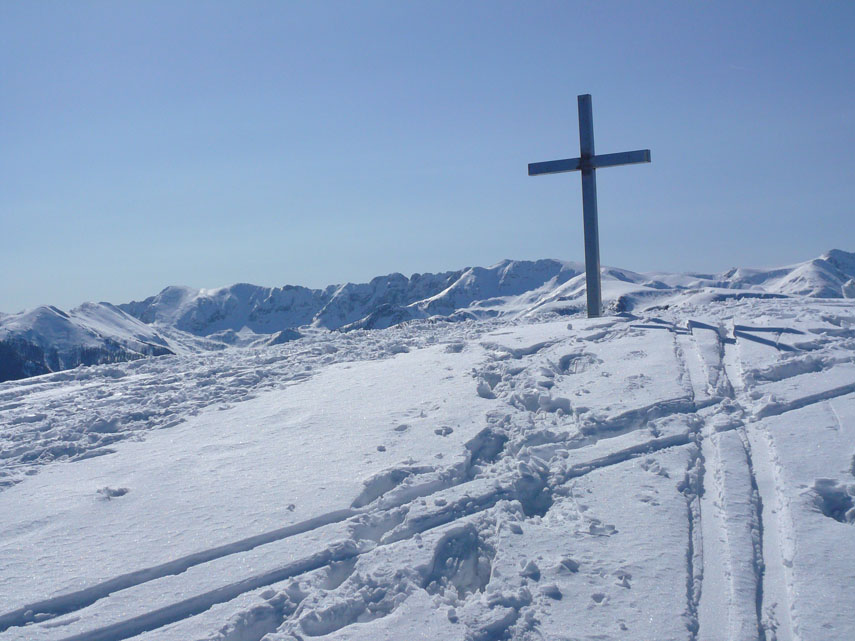 La croce in vetta all'Alpet