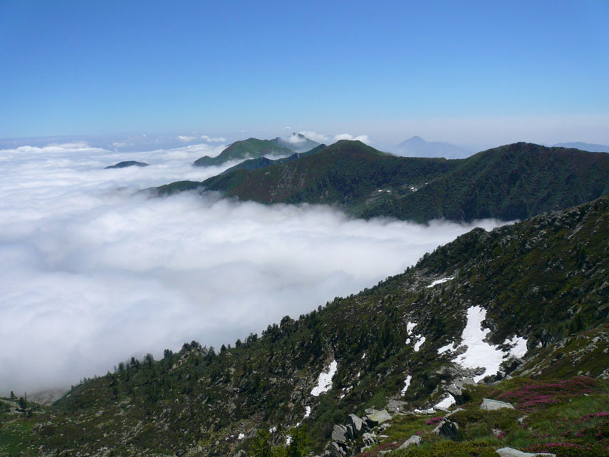 Un mare di nuvole a circa 2000 mt di quota si estende a perdita d'occhio sulla pianura piemontese