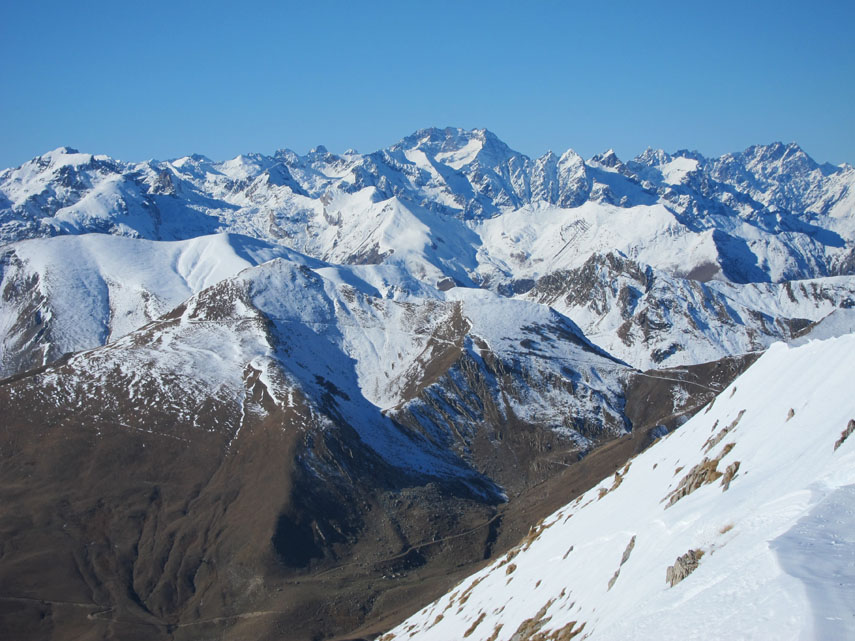 In questa carrellata di panorami non poteva mancare una foto alle Alpi Marittime ...