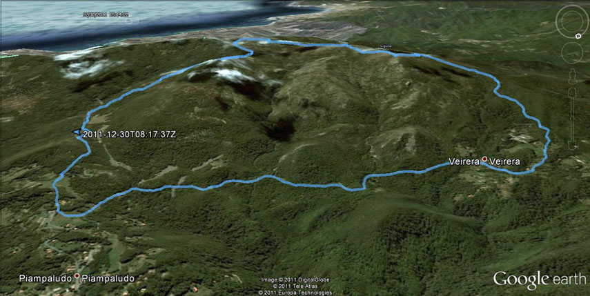 Il tracciato dell'escursione rilevato con il gps (l'anello è stato percorso in senso orario). Partenza dalla Torbiera del Laione sopra Piampaludo - sella sud del Grosso - Monte Grosso - Croce Monumentale del Beigua (Bric Veciri) - Monte Ermetta - Veirera - Piampaludo - Laione