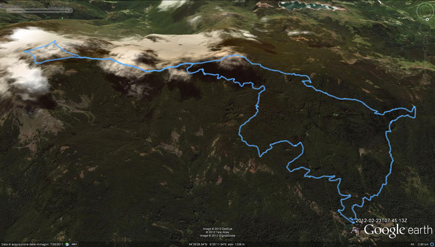 Il tracciato dell'escursione rilevato con il gps (l'anello è stato percorso in senso orario). Partenza dal Lago delle Lame - salita nella foresta demaniale - Riserva delle Agoraie - pendici nord Monte degli Abeti - Passo Prè de Lame - Cian de Pumme - Monte Aiona - Cima Sud dell'Aiona - Cian de Pumme - Passo Prè de Lame - Alta Via - Passo della Gonella (punto più a destra del tracciato) - Lago delle Lame