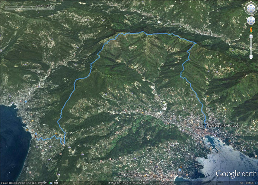 Il tracciato dell'escursione rilevato con il gps (da sinistra a destra). Partenza dalla stazione di Camogli - Ruta - Passo dei Quattro Pini - pendici Monte Caravaggio - Passo del Gallo - pendici Monte Bello - Passo Serra - Monte Manico del Lume - Monte Pegge - Rapallo