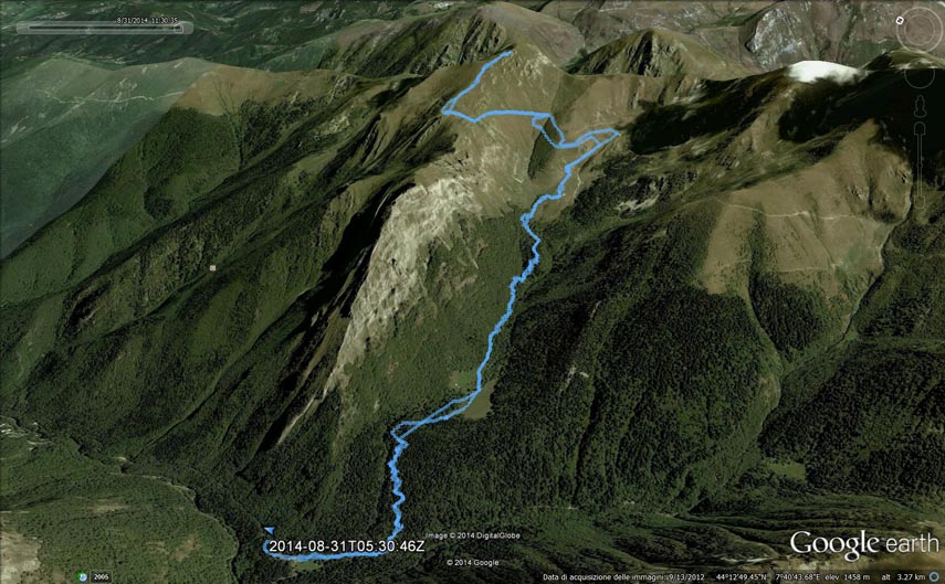 Il tracciato dell’escursione rilevato con il gps. Partenza dal Pian delle Gorre (m. 1030, circa 3 km sopra la Certosa di Pesio) - rotabile ex-militare che si inoltra nel Vallone del Saut (o Vallone del Salto) - bivio a sinistra per il Pian del Creus - Pian del Creus (m. 1296) - Gias Madonna (m. 1653) - Gias soprano di Serpentera (m. 1796) - sentiero a mezzacosta che taglia il versante sud-occidentale della Cars - Colletto Pellerina (m. 1978) - crestone occidentale della Cars - Cima Cars (m. 2204). Discesa per lo stesso itinerario