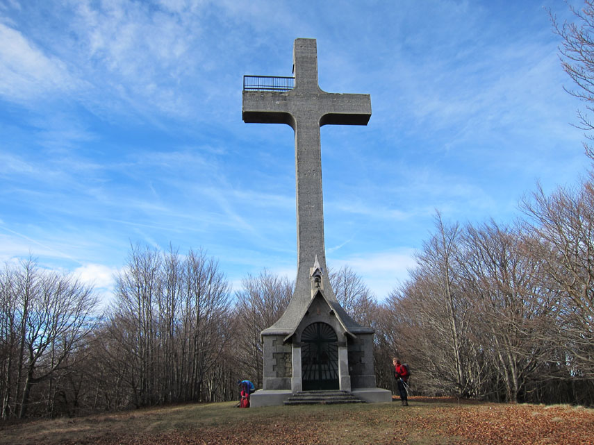 ... fino alla grande Croce Monumentale (1267 m)