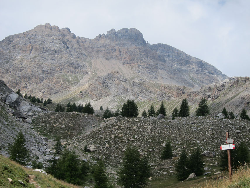 Alla ricongiunzione con l’itinerario dell’andata posso vedere il Monte Scaletta finalmente sgombro dalle nubi