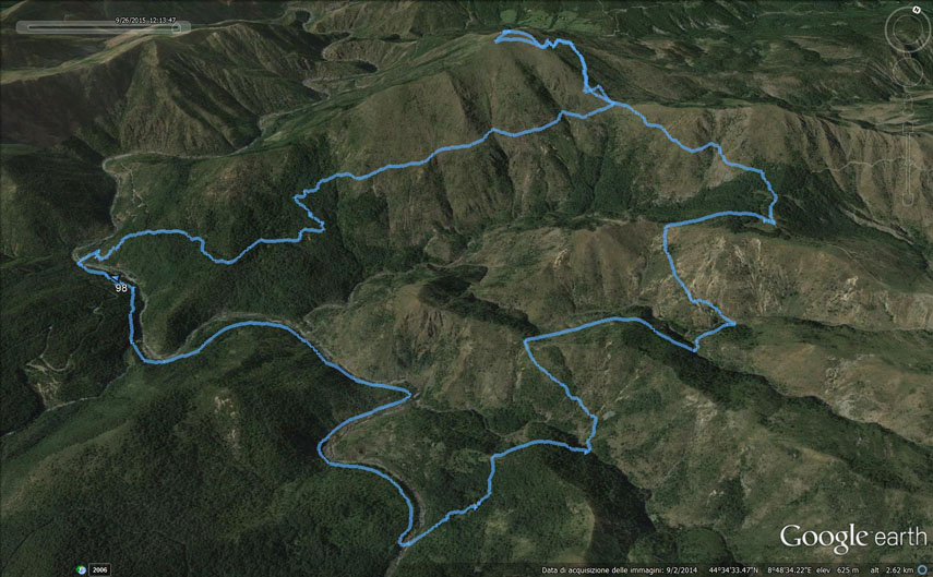 Il tracciato dell’escursione rilevato con il gps (l’anello è stato percorso in senso orario). Partenza dalla località Ponte Nespolo (m. 507, 6 km sotto le Capanne di Marcarolo presso il guado della provinciale sul Torrente Gorzente) - guado in cemento sul Gorzente (m. 488) - Baita Gorzente (m. 496) - Cascina Nespolo (m. 620) - ruderi della Cascina Tobbio (m. 700) - versante sud-orientale del Tobbio - Passo della Dagliola (m. 858) - versante orientale del Tobbio - Monte Tobbio (chiesetta, m. 1092) - Passo della Dagliola - Casa Carrosina (m. 834) - pendici occidentali della Rocca Vergone - guado sul Rio delle Figne - guado sul Rio Preadoga - Casa Preadoga - guado sul Torrente Gorzente - mulattiera che fiancheggia la sponda sinistra del Gorzente - Ponte Nespolo