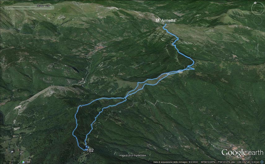 Il tracciato dell’escursione rilevato con il gps. Partenza dalla Colla di San Bernardo d’Armo (m. 1056, 2 km sopra il Col di Nava) - Monte Ariolo (m. 1223) - Bocchino di Semola (m. 1103) - Bric Castagnino (m. 1215) - Passo di Prale (m. 1258) - incrocio con la provinciale di Caprauna - incrocio con il sentiero che sale dal Colle di Caprauna - pendici meridionali del Monte della Guardia - mezzacosta sul versante orientale del Monte della Guardia - Colla Bassa (m. 1574) - Monte Armetta (m. 1739). Al ritorno stesso percorso fino al Passo di Prale - infine sterrata che taglia a mezzacosta il versante meridionale del Bric Castagnino e il versante sud-orientale del Monte Ariolo (passando per il Bocchino di Semola)