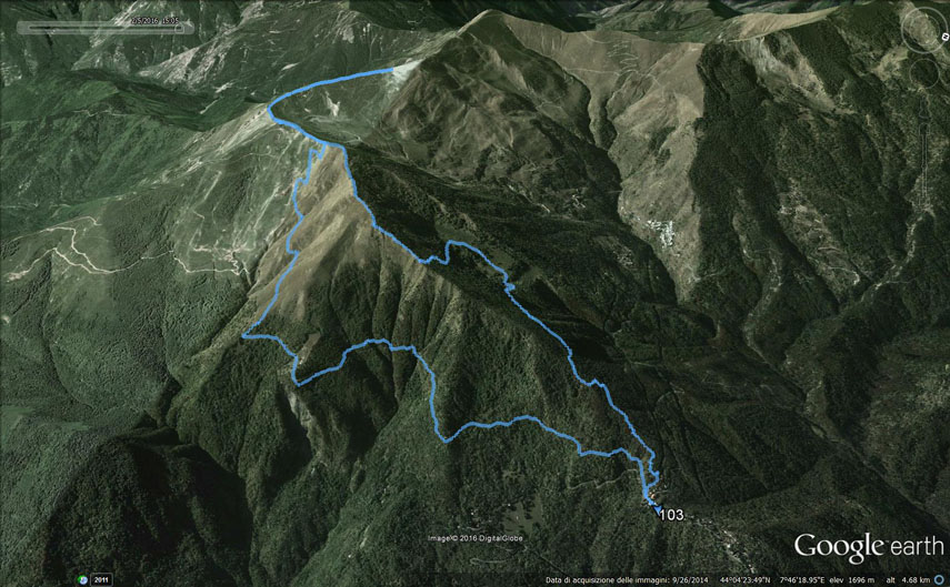 Il tracciato dell’escursione rilevato con il gps. Partenza dal Colle San Bernardo di Mendatica (m. 1263) - sentiero che sale nel bosco, dapprima sul crinale di spartiacque e poi a mezzacosta sul versante del Tanaro (segni bianco-rossi dell’Alta Via) - Margheria Garlenda (m. 1593) - raggiungimento del crinale di spartiacque - Cima Omo dell’Alpetta (m. 2034) - Cima Garlenda (m. 2141) - Passo Frontè (m. 2090) - mulattiera militare che taglia il versante nord-occidentale del Frontè - Passo Garlenda (m. 2021) - Rifugio Sanremo (m. 2054) - Passo Garlenda - cresta sud-occidentale del Frontè - Monte Frontè (m. 2153) - Passo Frontè - sentiero che scende a tornanti e lunghi diagonali sul versante sud-orientale della Cima Garlenda (segni bianco-rossi) - incrocio con la rotabile sterrata del Garezzo (m. 1600 circa) nelle vicinanze delle Case Penna - strada sterrata (ultimo chilometro asfaltato) fino al Colle San Bernardo di Mendatica 