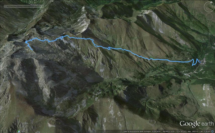 Il tracciato dell’escursione rilevato con il gps. Partenza dal piazzale di Limonetto (m. 1294) - stradina asfaltata per Tetti Virulà - svolta a sinistra su mulattiera (segni bianco-rossi della G.T.A.) - Pian Madoro (m. 1760) - bivio a sinistra per il Lago dell'Oro (m. 1900 circa) - costone orientale del Chiamossero (o Ciamoussè) - pendici meridionali della cima est del Chiamossero - Passo del Diavolo (m. 2405) - pendici orientali del Frisson - Lago dell'Oro (m. 2446) - pendio detritico sul versante nord-occidentale della Bastera - Rocca della Bastera (m. 2617). Ritorno per lo stesso itinerario