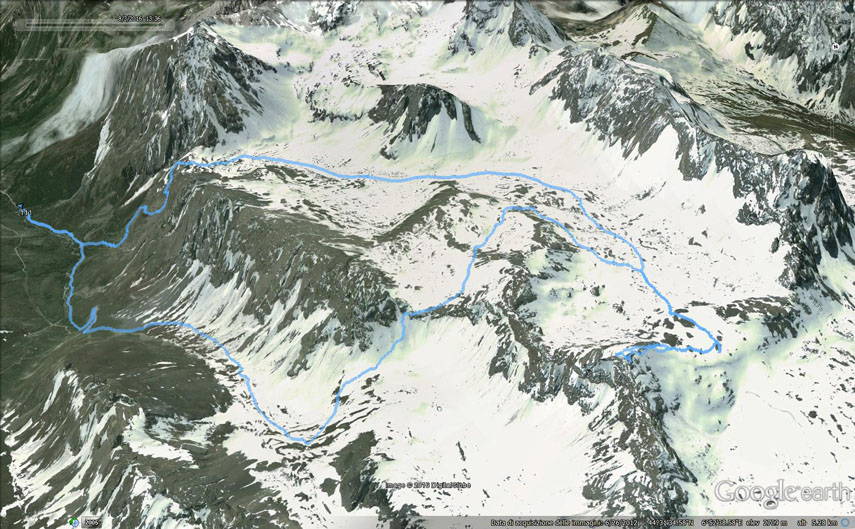Il percorso dell’escursione rilevato con il gps (l’anello è stato percorso in senso orario). Partenza dai Piani di Stroppia (m. 1650, raggiungibili in auto dal Rifugio Campeggio Campo Base di Chiappera con un breve tratto di strada sterrata pianeggiante) - ponticello delle Fie (m. 1677) - inizio del Sentiero Dino Icardi (m. 1686, segni giallo-blu) - Cascate di Stroppia - Rifugio Stroppia (m. 2260) - Passo dell’Asino (m. 2309) - Lago Niera (m. 2302) - Vallonasso di Stroppia - Colle di Gippiera (m. 2948) - Testa della Frema (m. 3142). Al ritorno discesa al Colle di Gippiera - Bivacco Barenghi al Lago del Vallonasso di Stroppia (m. 2815) - valico tra la Cima della Finestra e la Guglia Bonacossa - Lago della Finestra (m. 2794) - Colle dell’Infernetto (m. 2783) - Vallone dell’Infernetto - incrocio con la sterrata del Vallone del Maurin - Grange Ciarviera (m. 1904) - bivio a destra sulla vecchia sterrata - Piani di Stroppia