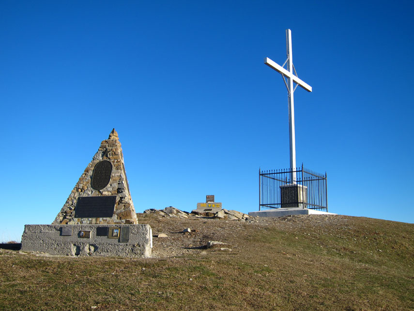 Alle 9 sono sull’Antola (m. 1597) dove sorge la grande croce metallica eretta nel lontano 1907