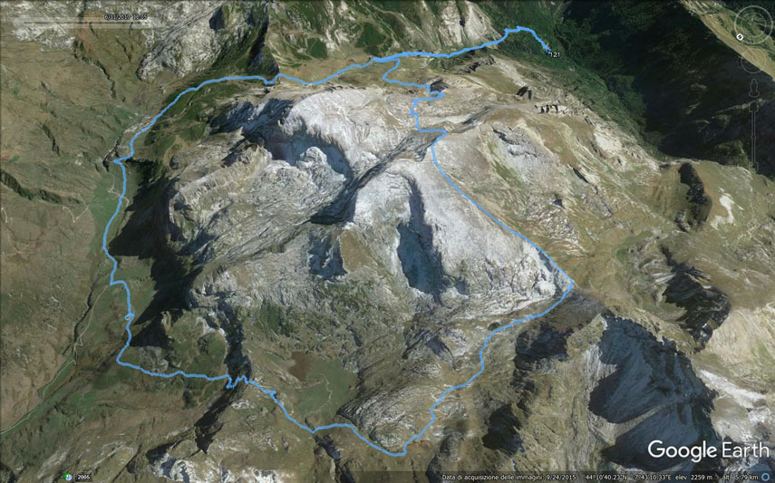 Il tracciato dell’escursione rilevato con il gps (l’anello è stato percorso in senso antiorario). Partenza da Carnino Inferiore (m. 1387) - Tetti delle Donzelle (m. 1515) - Gola delle Saline - Gias delle Saline (m. 2000) - Passo delle Saline (m. 2174) - Rifugio Mondovì (m. 1761) - Porta Biecai (m. 2004) - Lago Rataira (m. 2171) - Colle del Pas (m. 2342) - Cima Pian Ballaur (m. 2604) - colle Saline-Ballaur (m. 2460) - Colle degli Arpetti (m. 2375) - Gias delle Saline - Carnino Inferiore