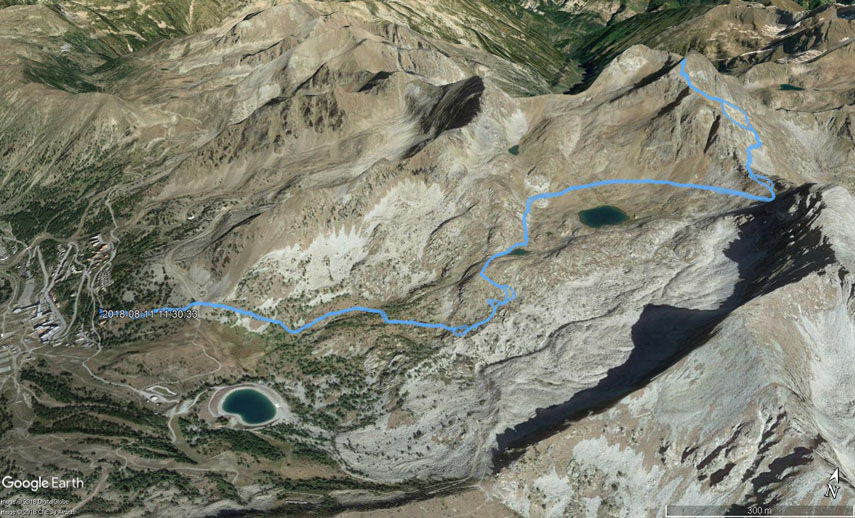 Il tracciato dell'escursione rilevato con il gps. Partenza dal parcheggio dell'Hotel "Chalet Marano" di Isola 2000 (m. 2100 circa, palina segnaletica, 5 km sotto il Colle della Lombarda sul versante francese) - attraversamento pista da sci - sentiero che risale tra radi larici l'Alto Vallone di Ciastiglione - innesto in mulattiera militare Colle della Merciera-Druos (m. 2380) - Lago Inferiore di Terra Rossa (m. 2417) - Lago Superiore di Terra Rossa (m. 2452) - Bassa del Druos (m. 2628, confine Francia-Italia) - canalino (difficoltà EE) - Testa di Malinvern (m. 2939). Ritorno per lo stesso itinerario di salita