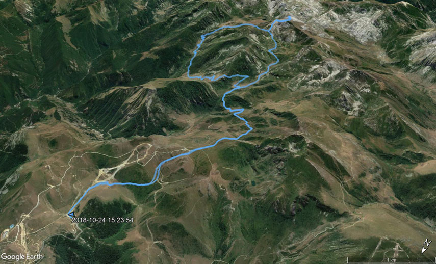 Il tracciato dell'escursione rilevato con il gps (l'anello è stato percorso in senso antiorario). Partenza da Prato Nevoso (piazzale delle seggiovie Rosso e Caudano, m. 1550) - salita al Colletto della Balma (m. 1886) - discesa al Rio e all'Alpe della Brignola (m. 1820, inizio anello) - risalita del vallone della Brignola - Malga Brignola (m. 1930) - Lago della Brignola (m. 2144) - Bocchino della Brignola (m. 2256) - Cima della Brignola (m. 2472) - ritorno al Bocchino della Brignola - discesa nel vallone del Raschera - Gias Pisciasso (m. 1663) - Gias della Spa (m. 1709) - risalita del vallone della Spa - Colle Dente della Brignola (m. 1952) - discesa al Rio e all'Alpe della Brignola (fine anello) - risalita al Colletto della Balma - discesa a Prato Nevoso