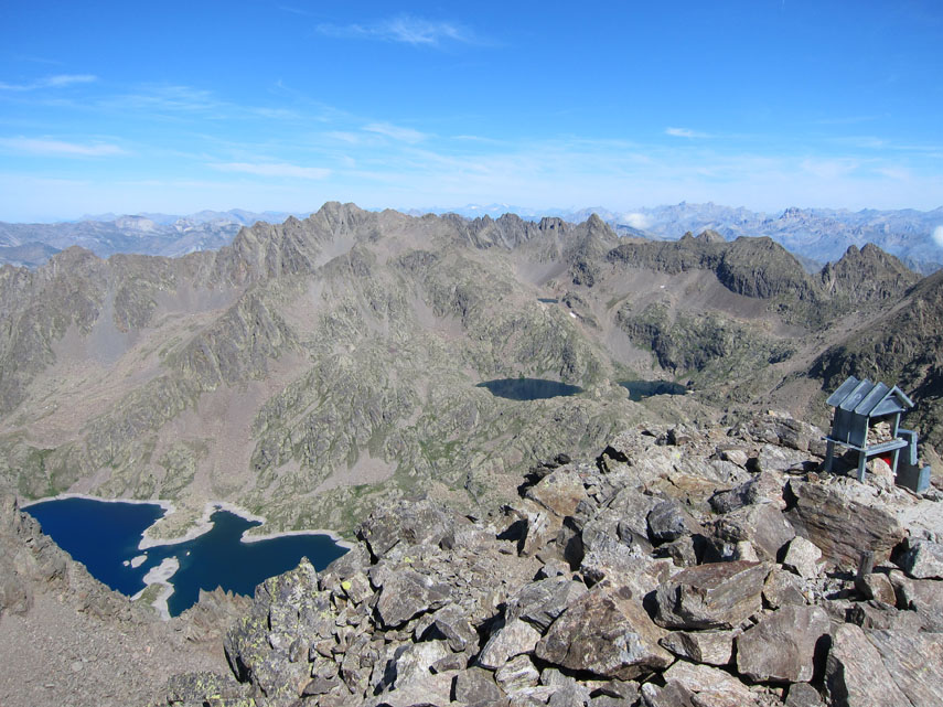 E ancora con il panorama: il Lago di Rabuons, il più grande delle Alpi Marittime; ... 