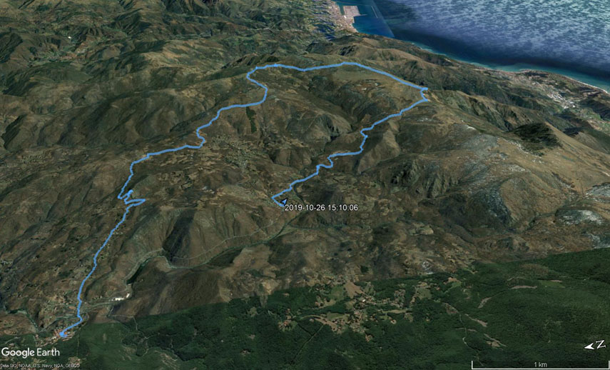 Il tracciato dell’escursione rilevato con il gps. Partenza da San Pietro d’Olba (m. 526) - mulattiera per la Marasca (cerchio giallo) - cima NO della Rocca della Marasca (m. 910) - Rio della Notte - mulattiera per i Roncazzi (due crocette gialle) - Colla dei Cianetti (m. 931) - Bric Dato (m. 1102) - Passo del Faiallo (m. 1061) - Passo Vaccaria (m. 1115) - Rocca Vaccaria (m. 1167) - Rifugio Argentea (m. 1090) - Passo Pian di Lerca (m. 1034) - strada sterrata della Bucastrella (scorciatoie) - ponte sull’Orba (m. 635) - Vara Inferiore (m. 672)