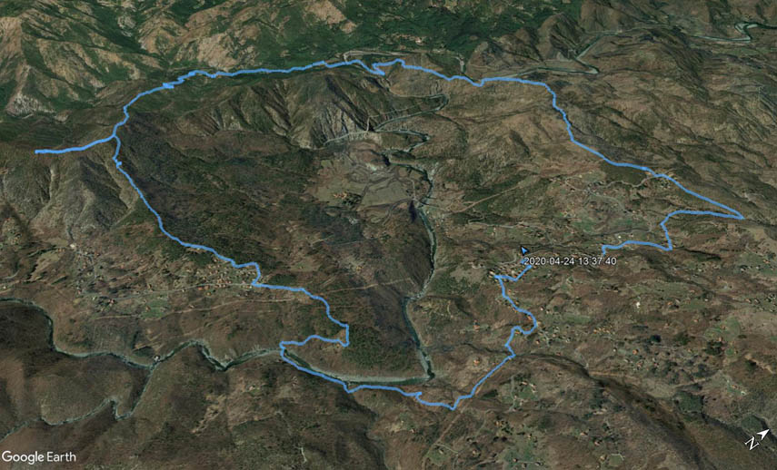 Il tracciato dell'escursione rilevato con il gps (l'anello è stato percorso in senso antiorario). Partenza da Tiglieto (m. 500) - Viale delle Rimembranze - località Vrigna - Valico della Crocetta (m. 626) - sentiero n. 531 per Acqui Terme (segni bianco-rossi) - versante nord-est del Monte Scaglione - discesa verso Olbicella - passarella sull'Orba - ponte della provinciale sull'Olbicella (m. 343) - bivio a sinistra su stradina sterrata (segnavia n. 555 per Pian del Fuoco) - Case Serra - passerella sull'Olbicella - Case di Pian del Fuoco (o Pian del Fo', m. 362) - salita su sentiero non segnato per Acquabuona - insellatura sulla displuviale Olbicella-Orba - svolta a destra e percorso di cresta fino al Monte Laione (m. 732) - ritorno all'insellatura e discesa ad Acquabuona (m. 510) - passerella sull'Orba alla Ferriera Inferiore (m. 412) - ponticello sul Rio della Gerla - ponticello sul Rio Masino (m. 454) - Via Bertalin - Tiglieto