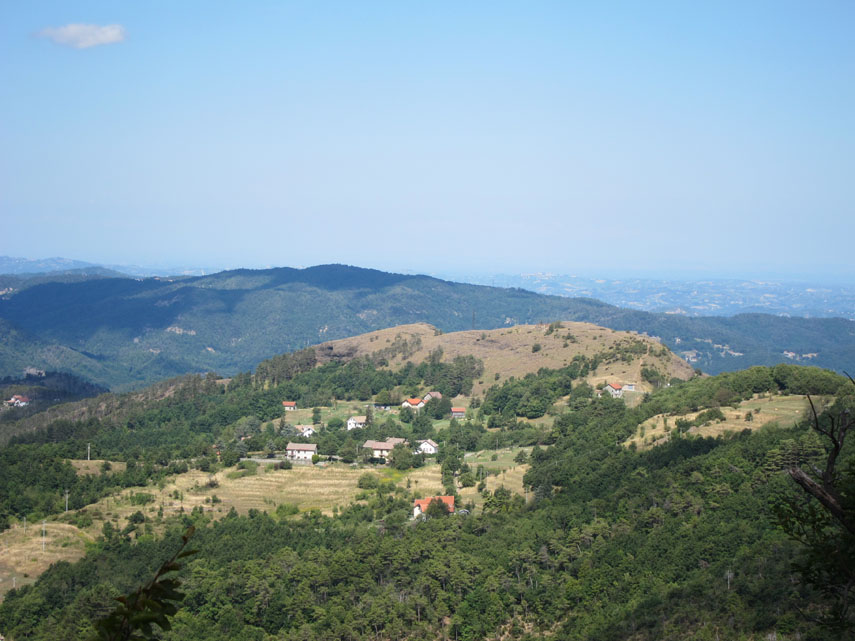 Il Monte Calvo visto dal sentiero che scende ai Garioni