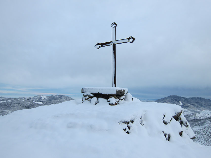 Dall’antica croce di ferro battuto, alta due metri e mezzo e ben visibile da Tiglieto, ...