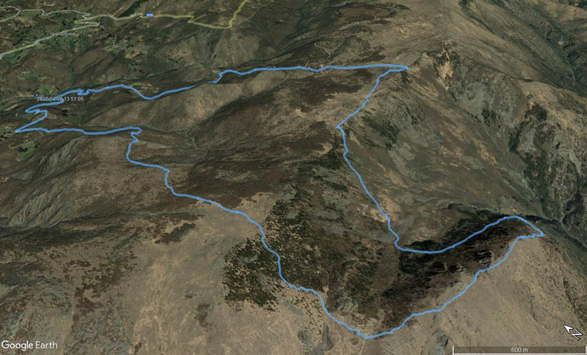 Il tracciato dell’escursione rilevato con il gps (l’anello è stato percorso in senso orario). Partenza dal ponte sull’Orba sotto Vara Inferiore (m. 635) - salita per il quadrato giallo - Passo Pian di Lerca (m. 1034) - Alta Via - riparo di Cima del Pozzo (m. 1103) - discesa sul nuovo sentiero inaugurato nel 2021 - Fonte Spinsu (m. 935) - Casa Carbunea (ex casermetta della Milizia Forestale) - mulattiera a mezzacosta sul versante nord-est del Rama (A rossa) - Via Diretta (pallino rosso) - Monte Rama (m. 1148) - colle sud del Bric Resonau (m. 1091) - Alta Via - Piano del Bric Damè (m. 1160) - discesa per il rombo giallo - località Dano - ponte sull’Orba (Vara Inferiore) 